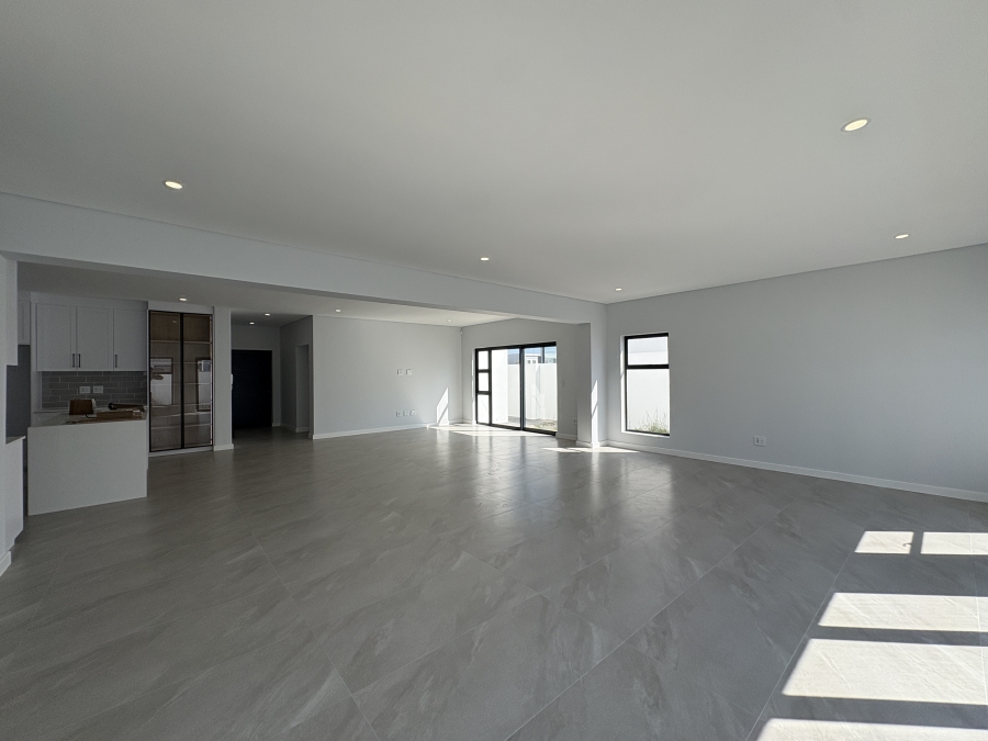 5 Bedroom Property for Sale in Sandown Western Cape